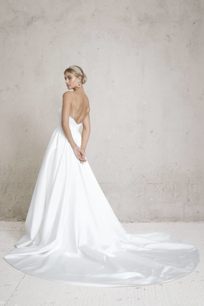 Créateur-Vagabond-Bridal-Robe-Atlas